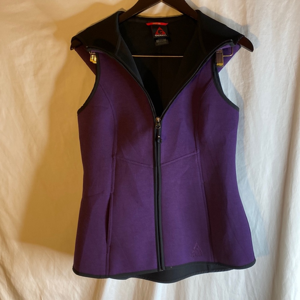 Gerry woman’s hooded vest size S.